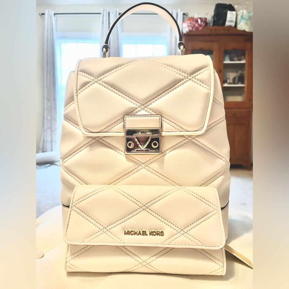 MICHAEL KORS Serena MD Quilted Leather Backpack & Wallet Set ❤︎
